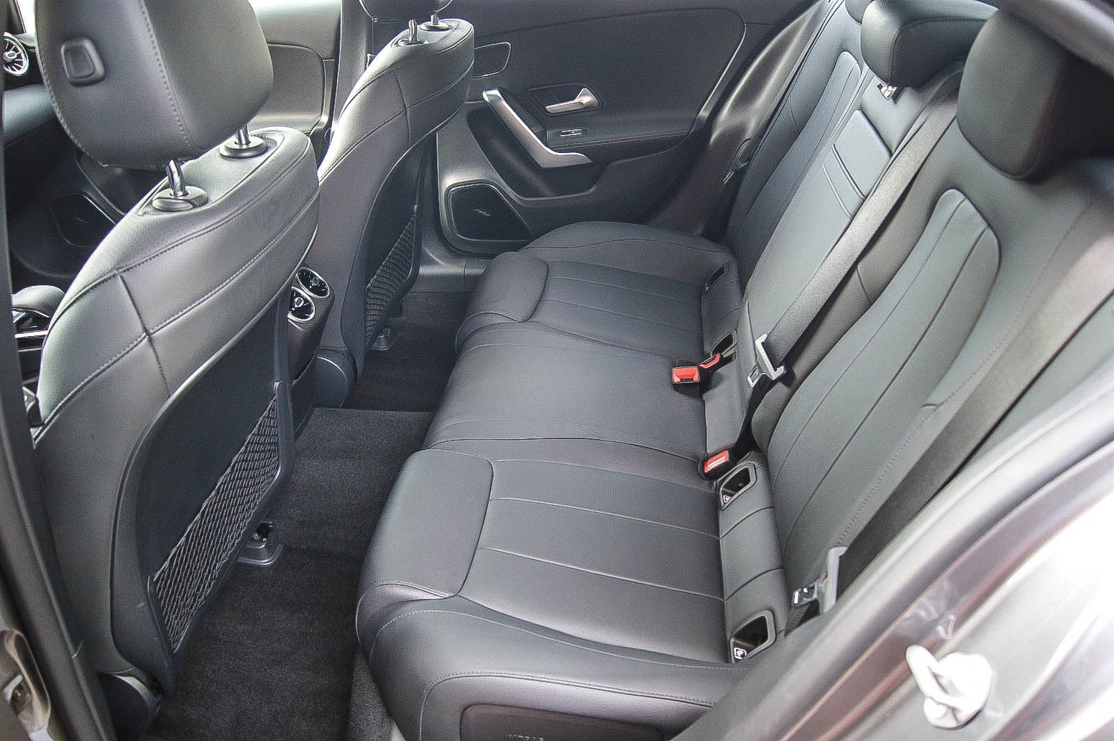 Fahrzeugabbildung Mercedes-Benz A 250e Lim Edition 19 BURMESTER GARAGENTORÖFFNER