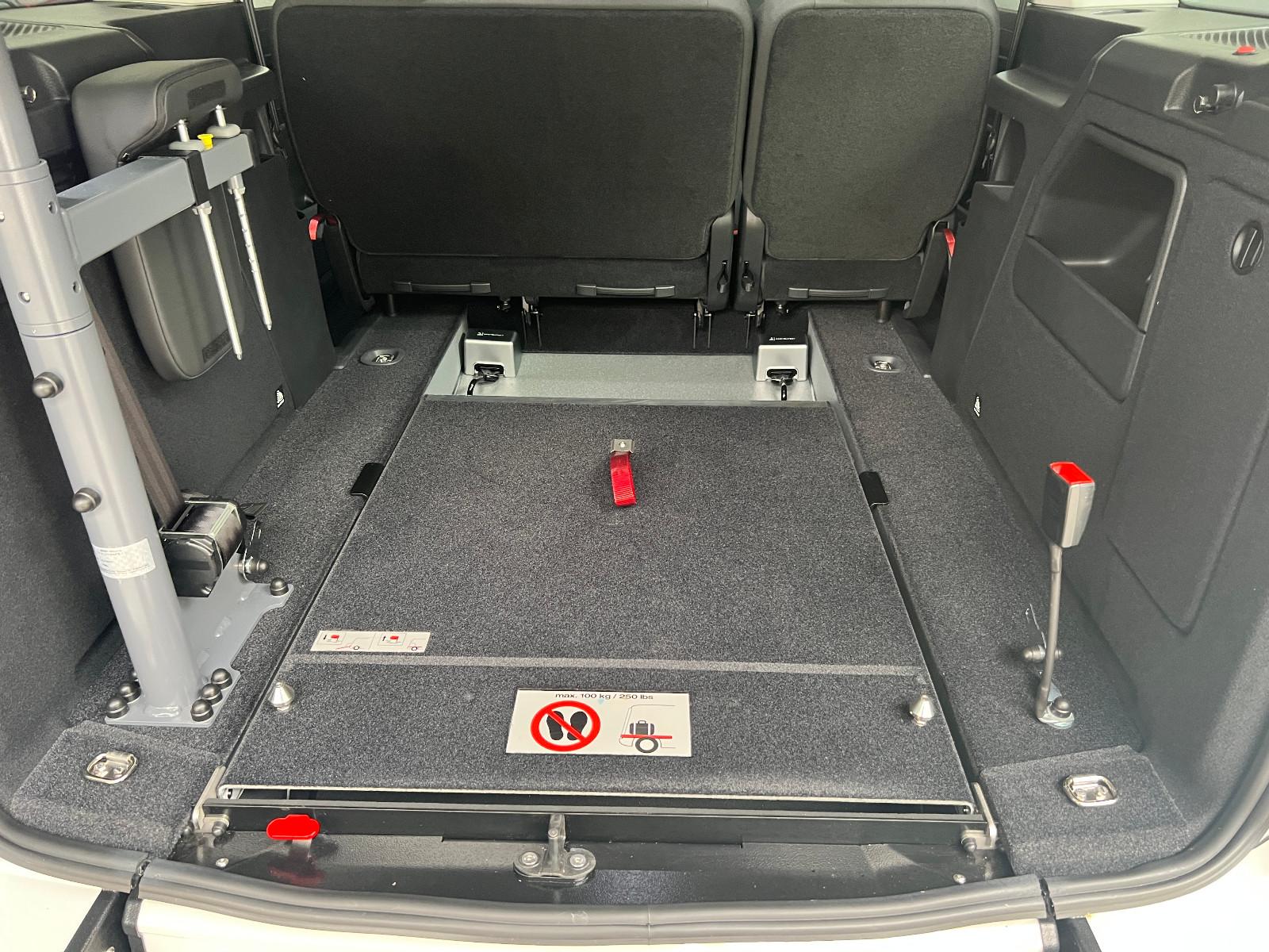 Volkswagen Caddy *Rollstuhlrampe* Heckausschnitt