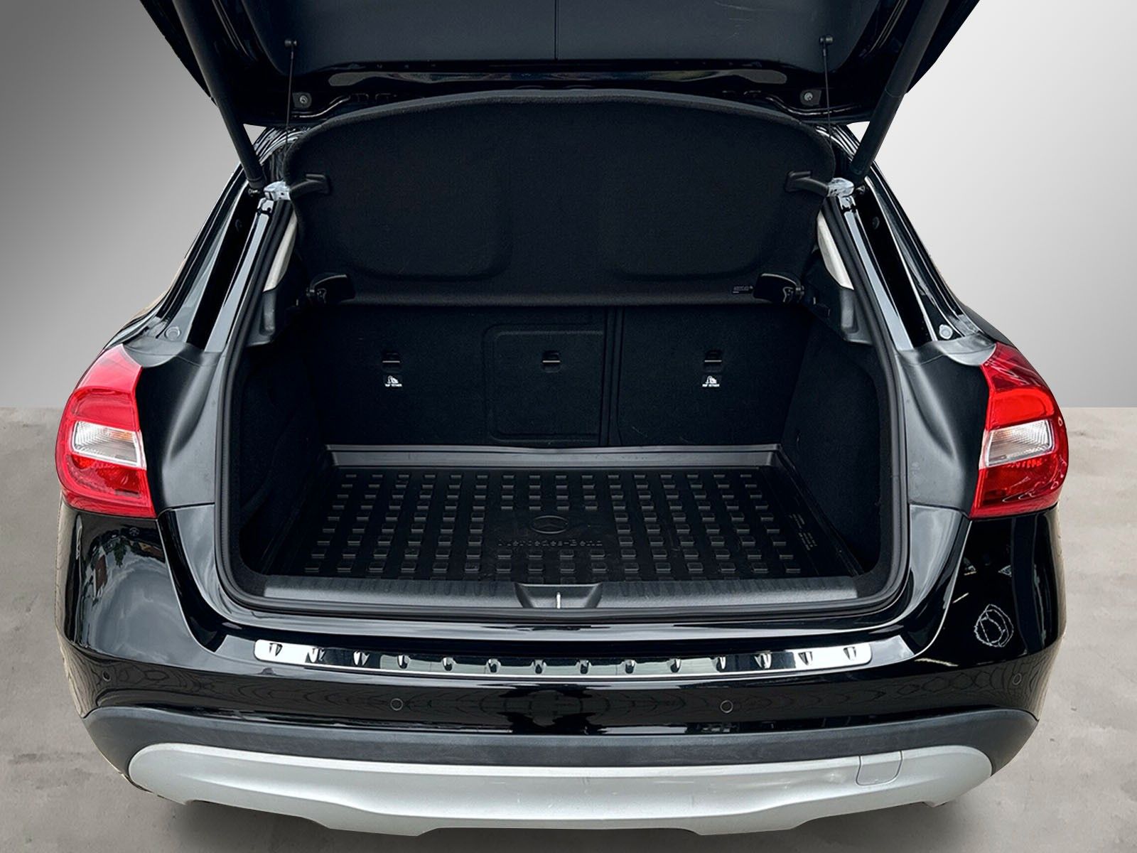 Fahrzeugabbildung Mercedes-Benz GLA 200 CDI *Allrad*AHK*Navi*Parkass*Teilleder