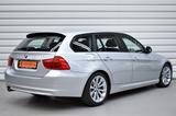 BMW 320i Touring+Automatik+PDC+Tempomat+31.100KM - BMW aus 2011: Kombi