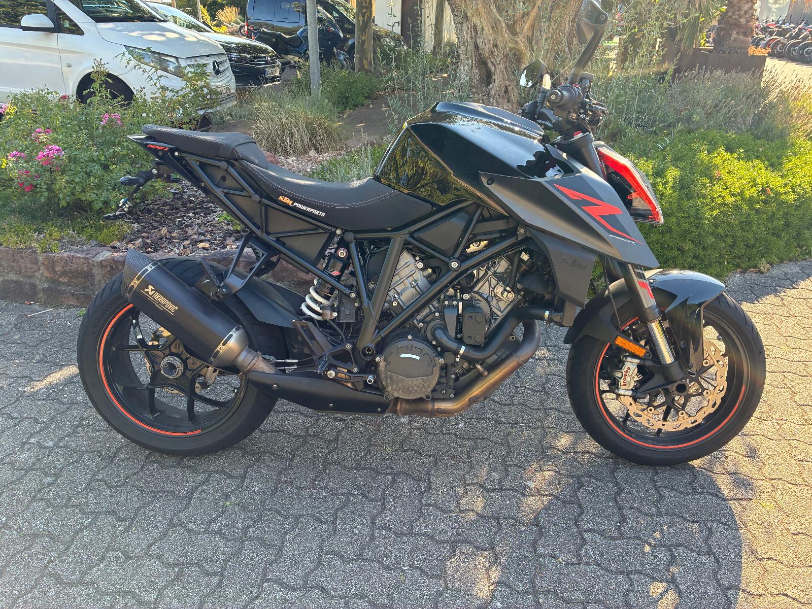 KTM 1290 Superduke Super Duke R- Akrapovic