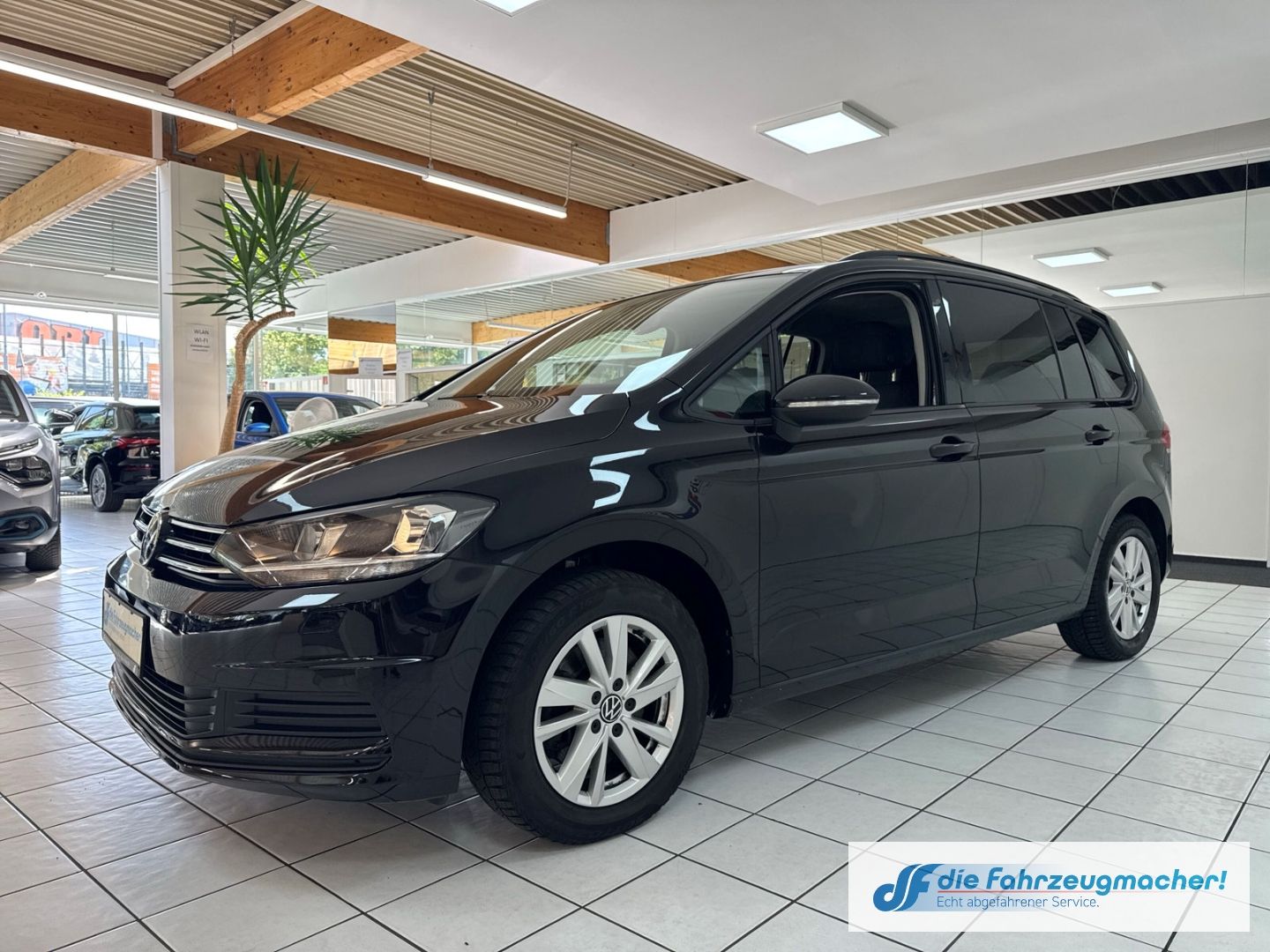 Fahrzeugabbildung Volkswagen Touran Comfortline 7.Si. AHK-klap.150PS Navi Dig