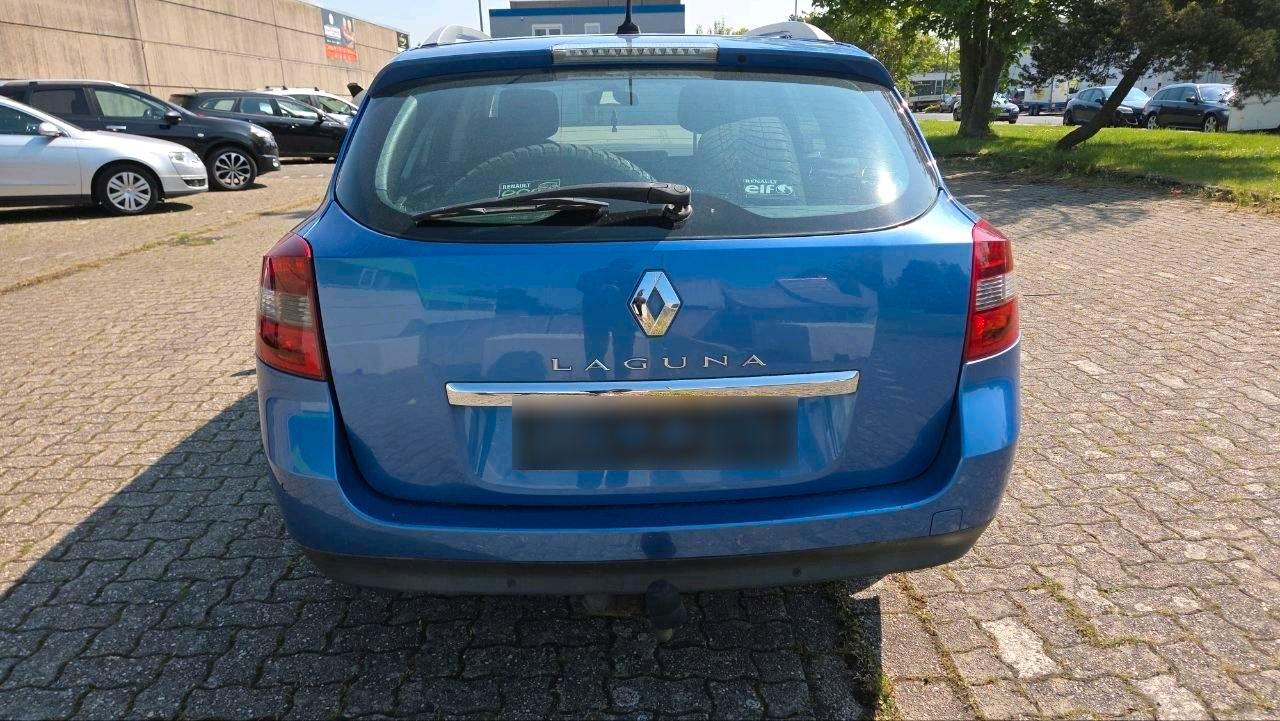 Renault Laguna 2013 — rear view
