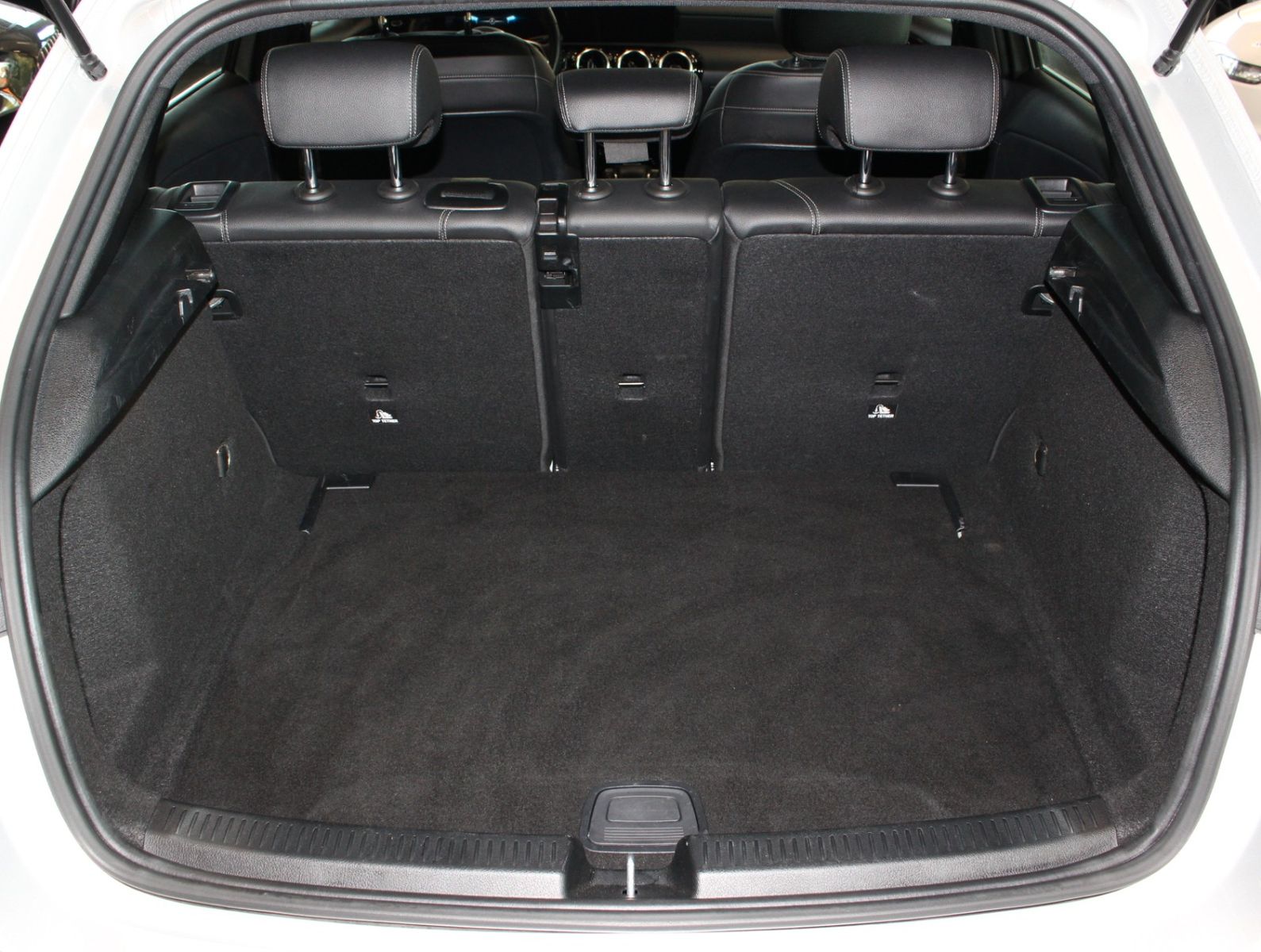Fahrzeugabbildung Mercedes-Benz A 200 d Progressive Carbon+Wdescreen+Navi+Kamera