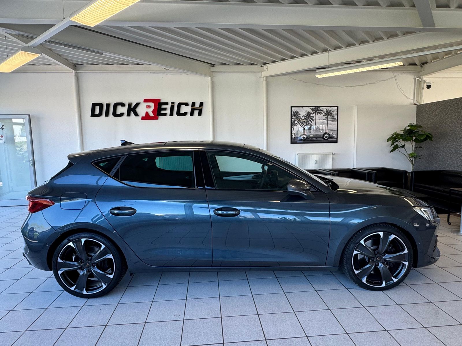 Fahrzeugabbildung CUPRA Leon VZ 2.0 TSI Pano Assist-XL Matrix Full-Link