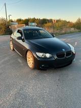 BMW Bmw 330i E92 - BMW 330 mit Benzin-Antrieb: Sportwagen