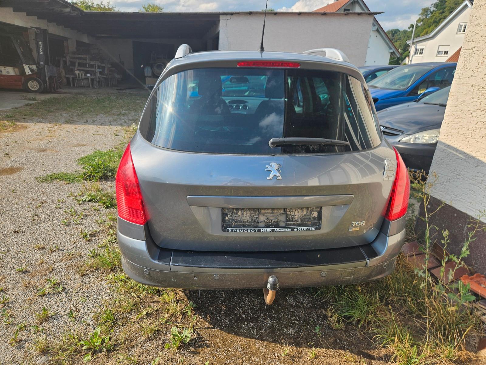Peugeot 308 2011 — engine 1.560 cm³, 111 HP (82kW)