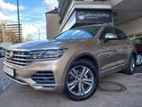 Volkswagen Touareg 3.0 TDI 4Motion Luft Navi Kam LED Pano - VW Touareg Gebrauchtwagen in München