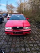 Skoda Octavia 1.6 1998 - Skoda aus 1998