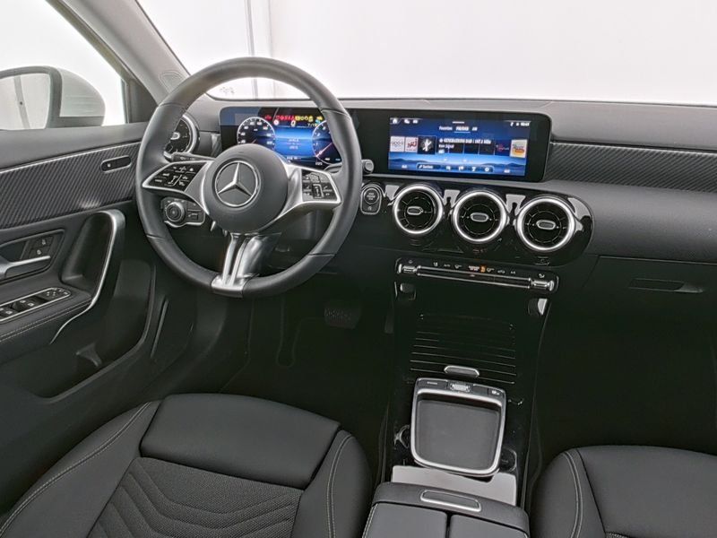 Fahrzeugabbildung Mercedes-Benz A 180 Progressive*LED*KAMERA*SPURHALTE*