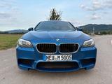 BMW M5 Liebhaberfahrzeug - blaue BMW M5