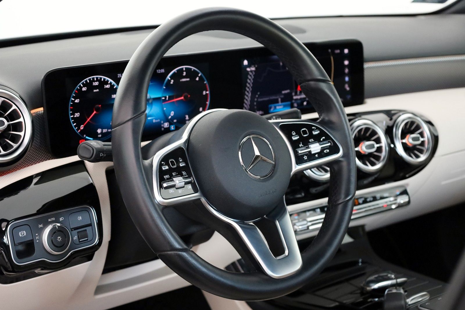 Fahrzeugabbildung Mercedes-Benz A 200 d Limousine Progressive,Leder,Navi, Kamera