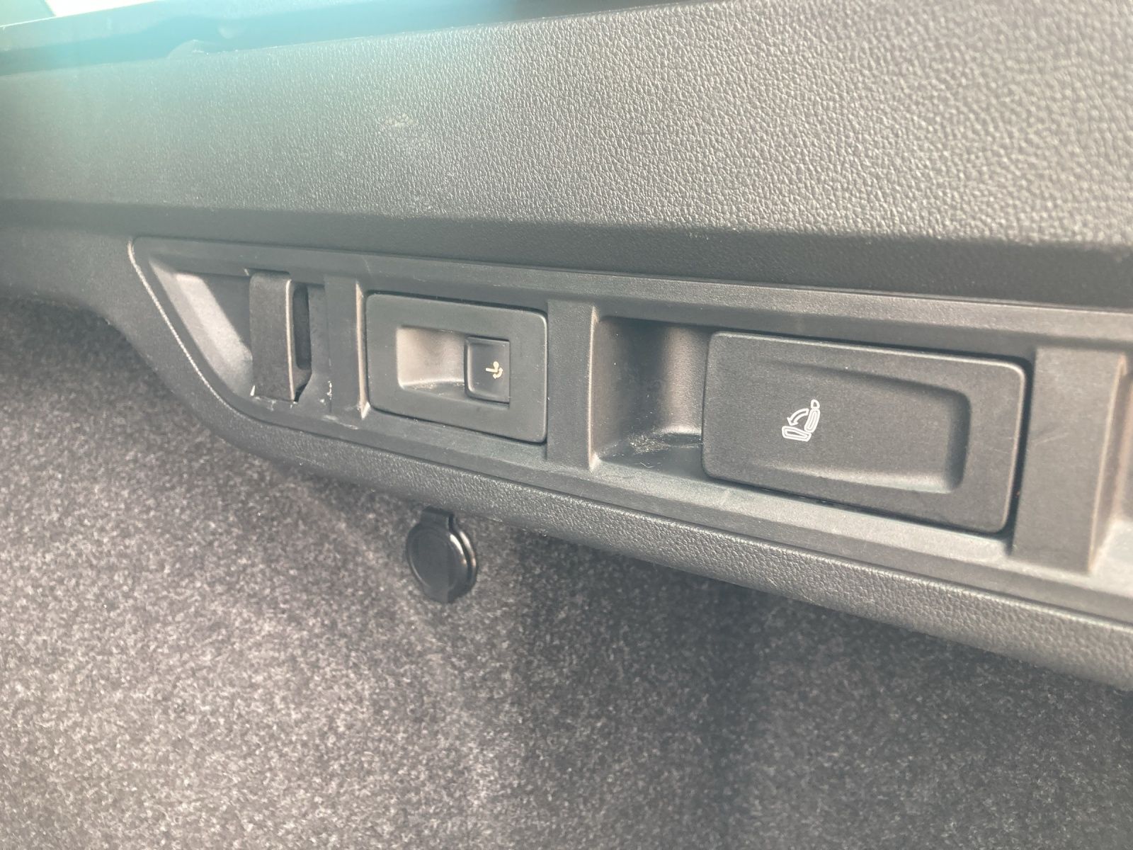 Fahrzeugabbildung SKODA Octavia Combi iV Sportline DSG Matrix AHK Navi H