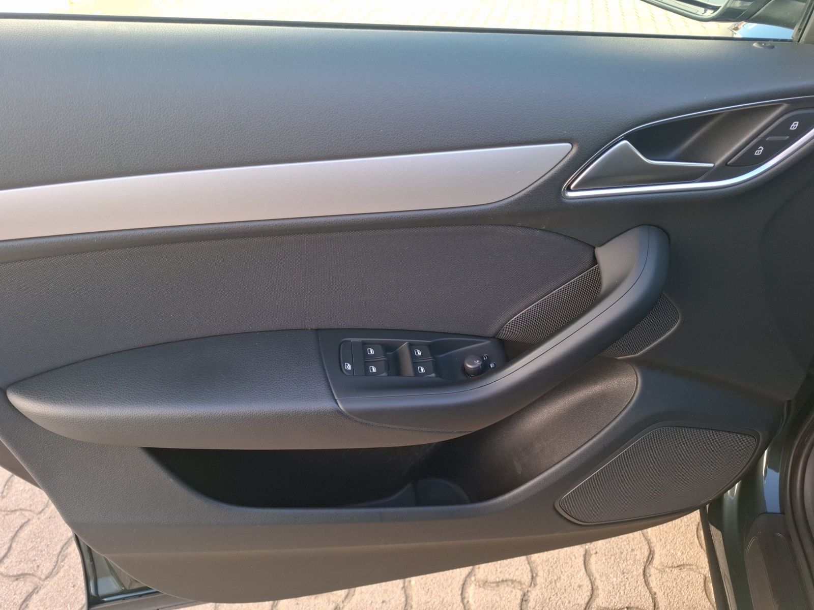 Fahrzeugabbildung Audi Q3 TDI LED AHK GRA PDC SH LM