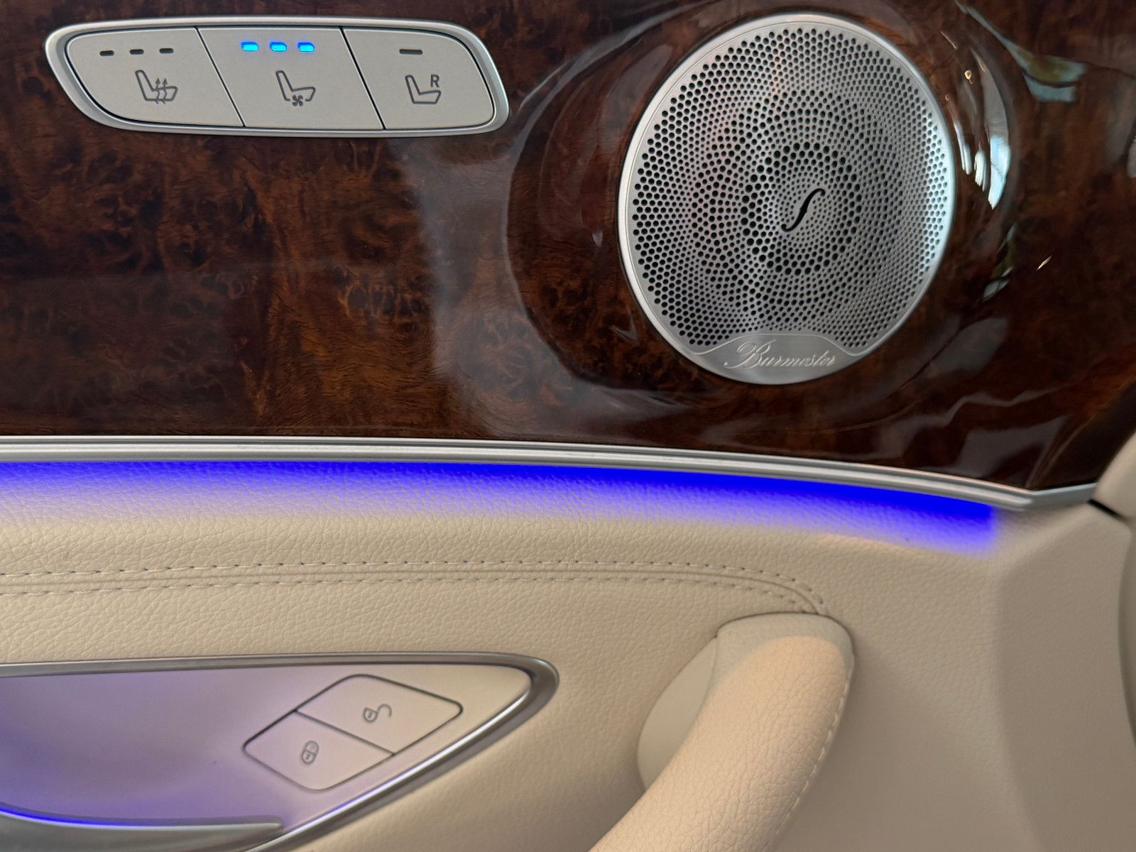 Fahrzeugabbildung Mercedes-Benz E 300 de/AMG/HEAD-UP/VIRTUAL/AMBIENTE/BURMESTER/