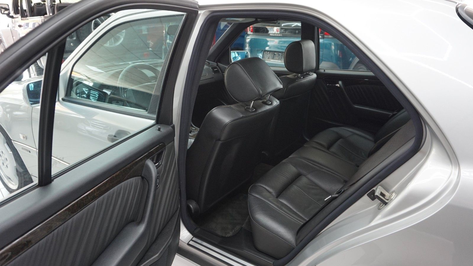 Fahrzeugabbildung Mercedes-Benz C 36 AMG aus deutscher Sammlung.