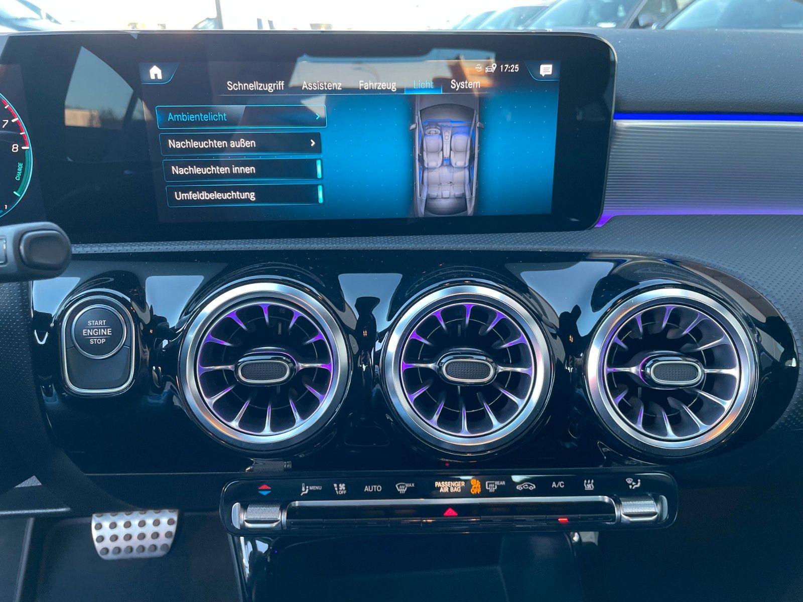 Fahrzeugabbildung Mercedes-Benz A 250e Limo+AMG+Ambiente+RFK+19Zoll+MBUX+LED+