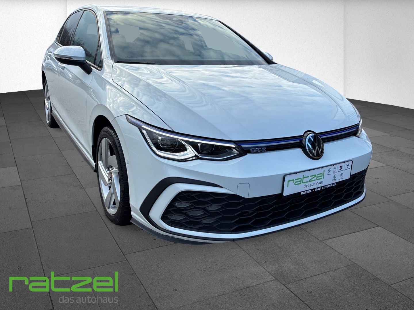 Fahrzeugabbildung Volkswagen Golf VIII GTE eHybrid 1.4 AHK Navi RFK Matrix LE