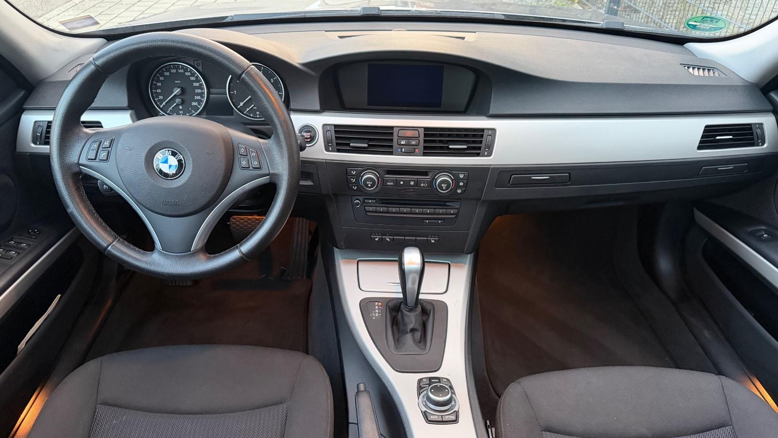 BMW 318i AUTOMATIK TÜV,93.000KM,NAVI,PANO,KLIMA,PDC