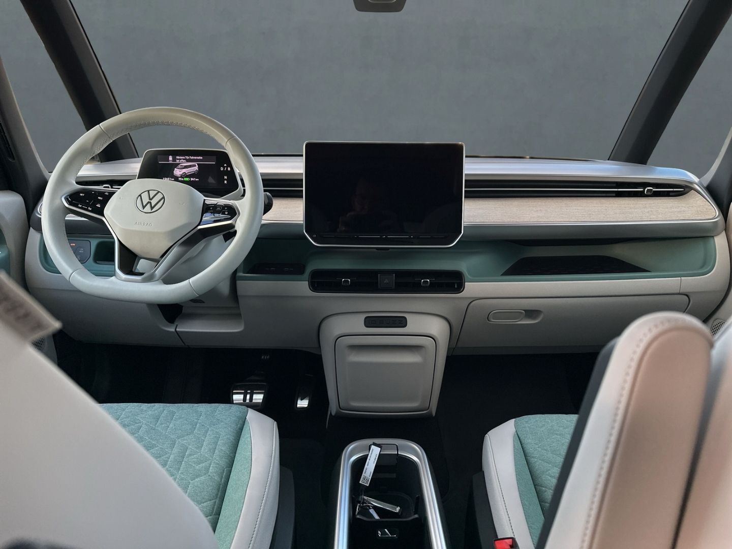 ID. Buzz Pro LR HUD AHK-klappbar Panorama Navi S