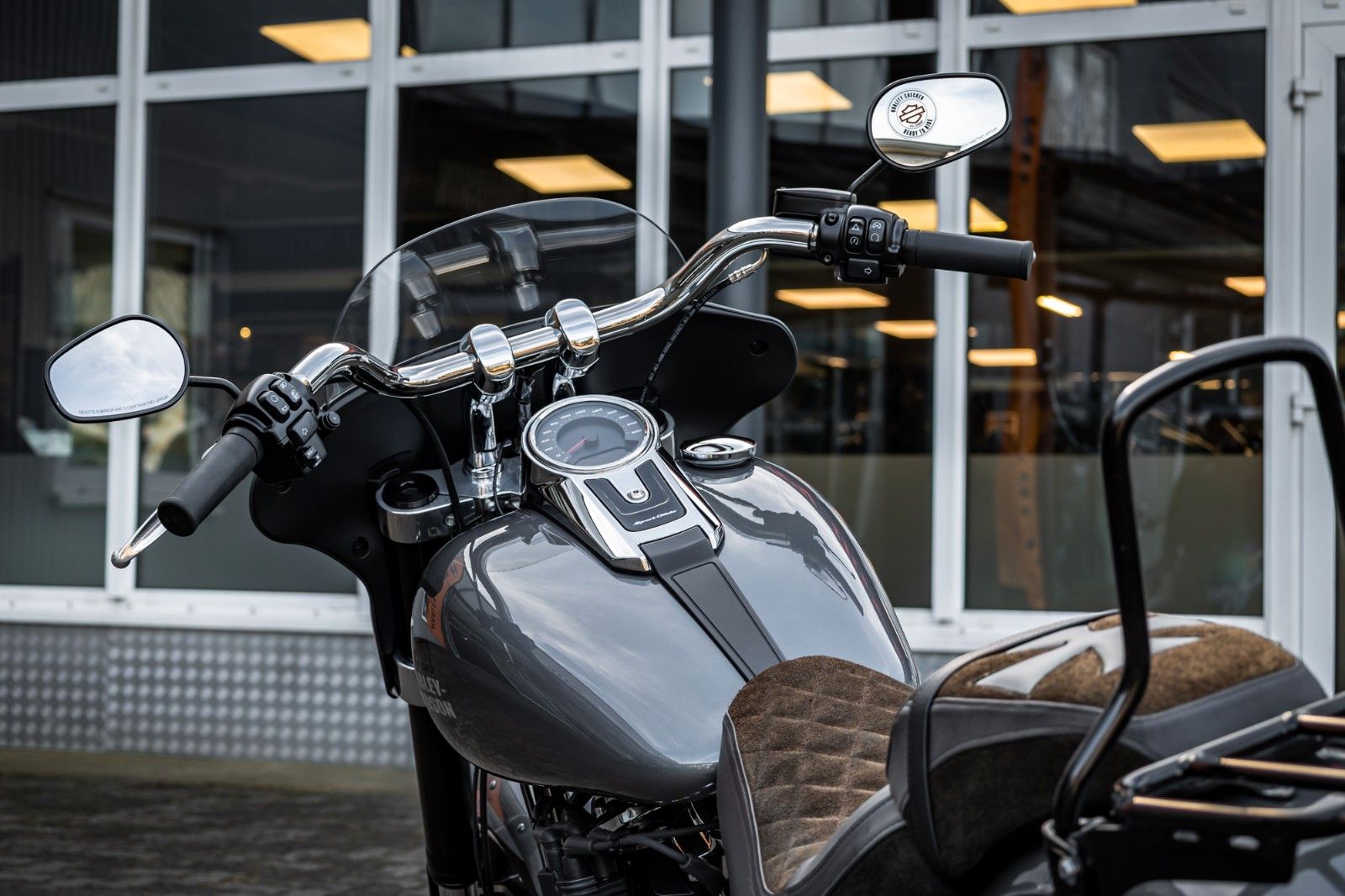Fahrzeugabbildung Harley-Davidson FLSB SPORT GLIDE 107 - Dr. Jekill & Mr. Hyde -