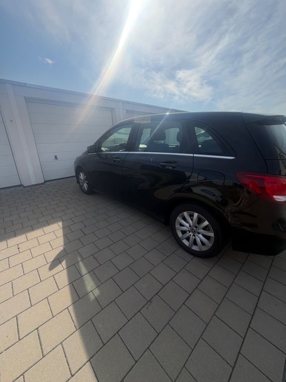 Image of Mercedes-Benz B 180
