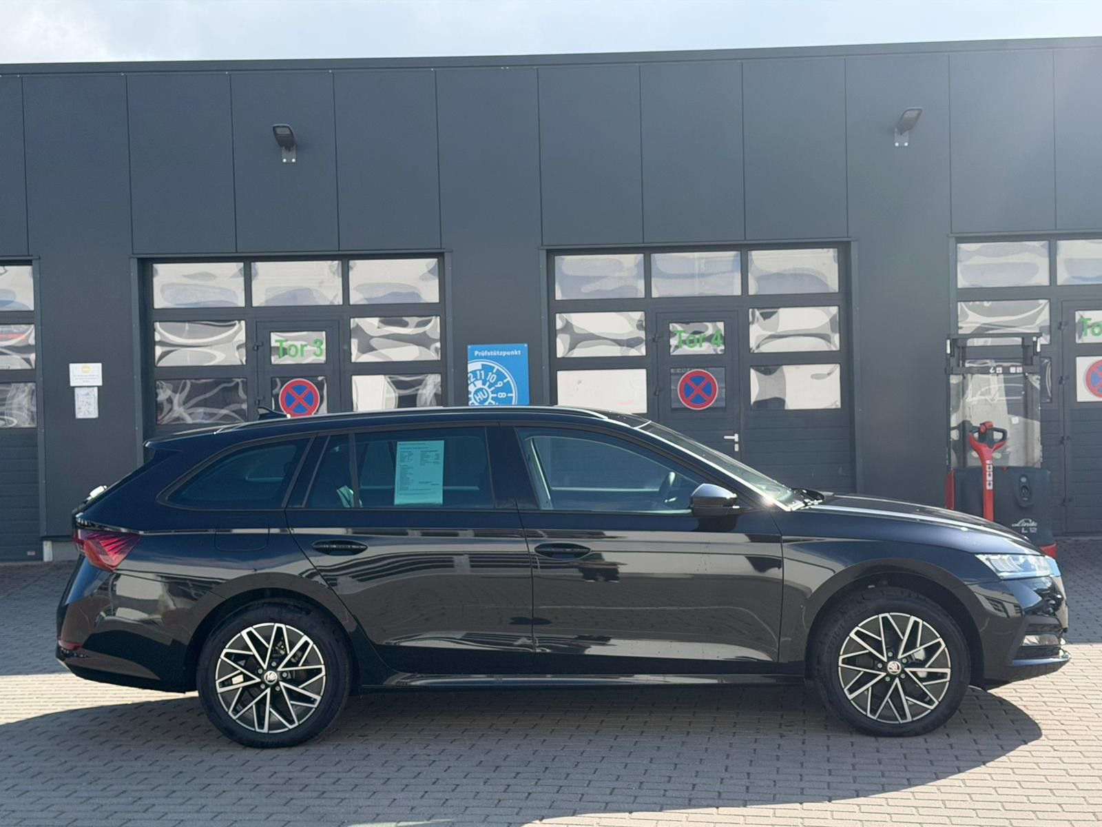 Fahrzeugabbildung SKODA Octavia Combi 2.0 TDI CLEVER *NAVI*ACC*KESSY*BT*