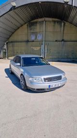 Audi A8 quattro D2 3,7L - Audi A8 mit Benzin-Antrieb: D2