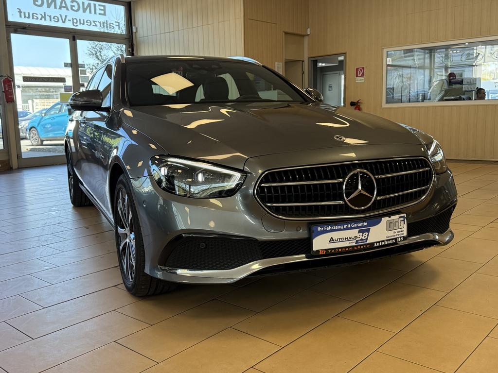MercedesBenz E 300 PluginMBUXPanoACCLEDCAMSHZNaviDAB 2021