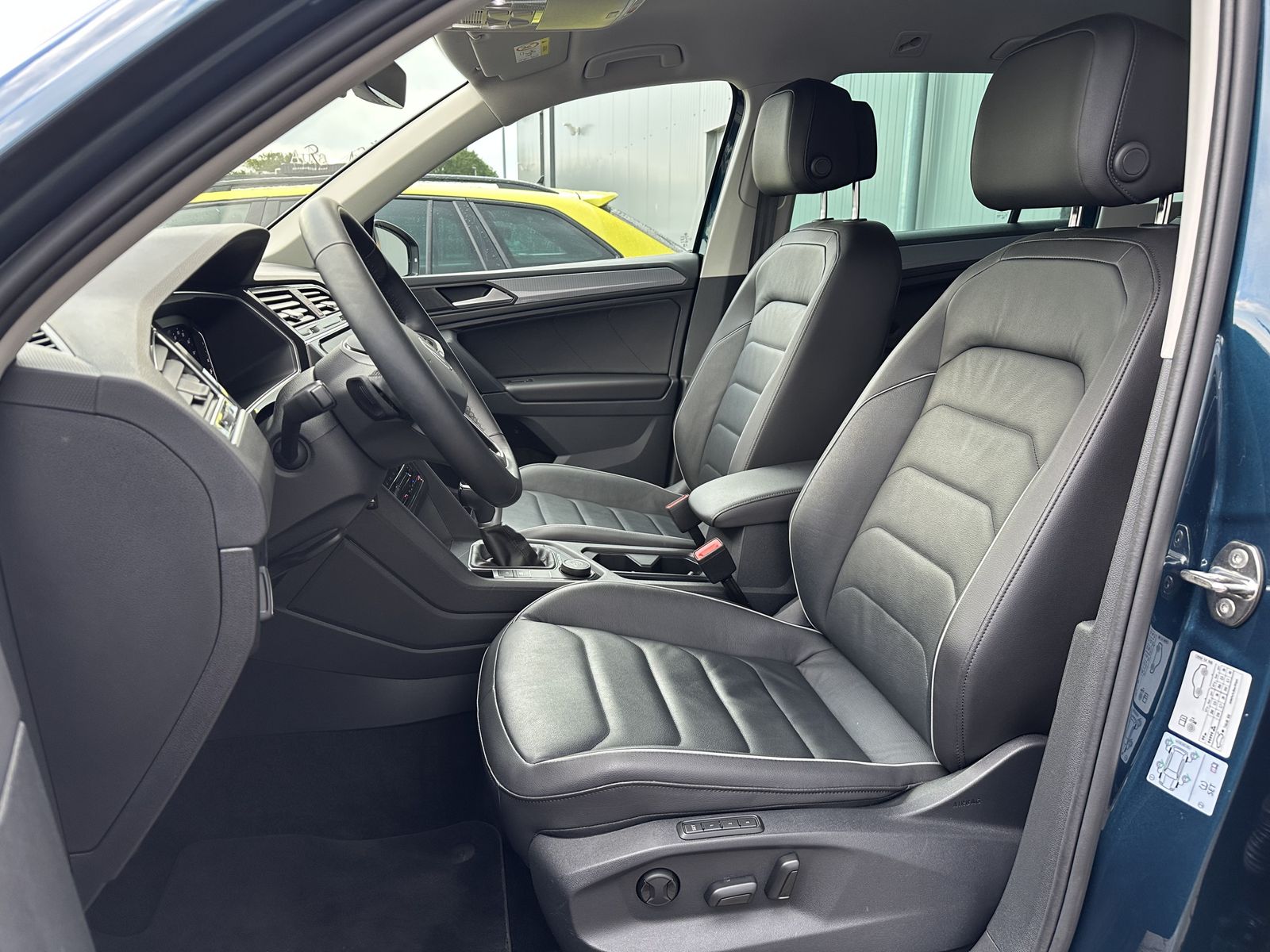 Fahrzeugabbildung Volkswagen Tiguan 2.0 TDI DSG Life 4Motion NAV+LED+ACC+AHK
