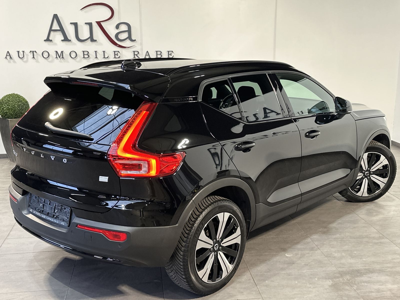 Fahrzeugabbildung Volvo XC40 Core Recharge Pure Electric NAV+LED+KAM+1HD