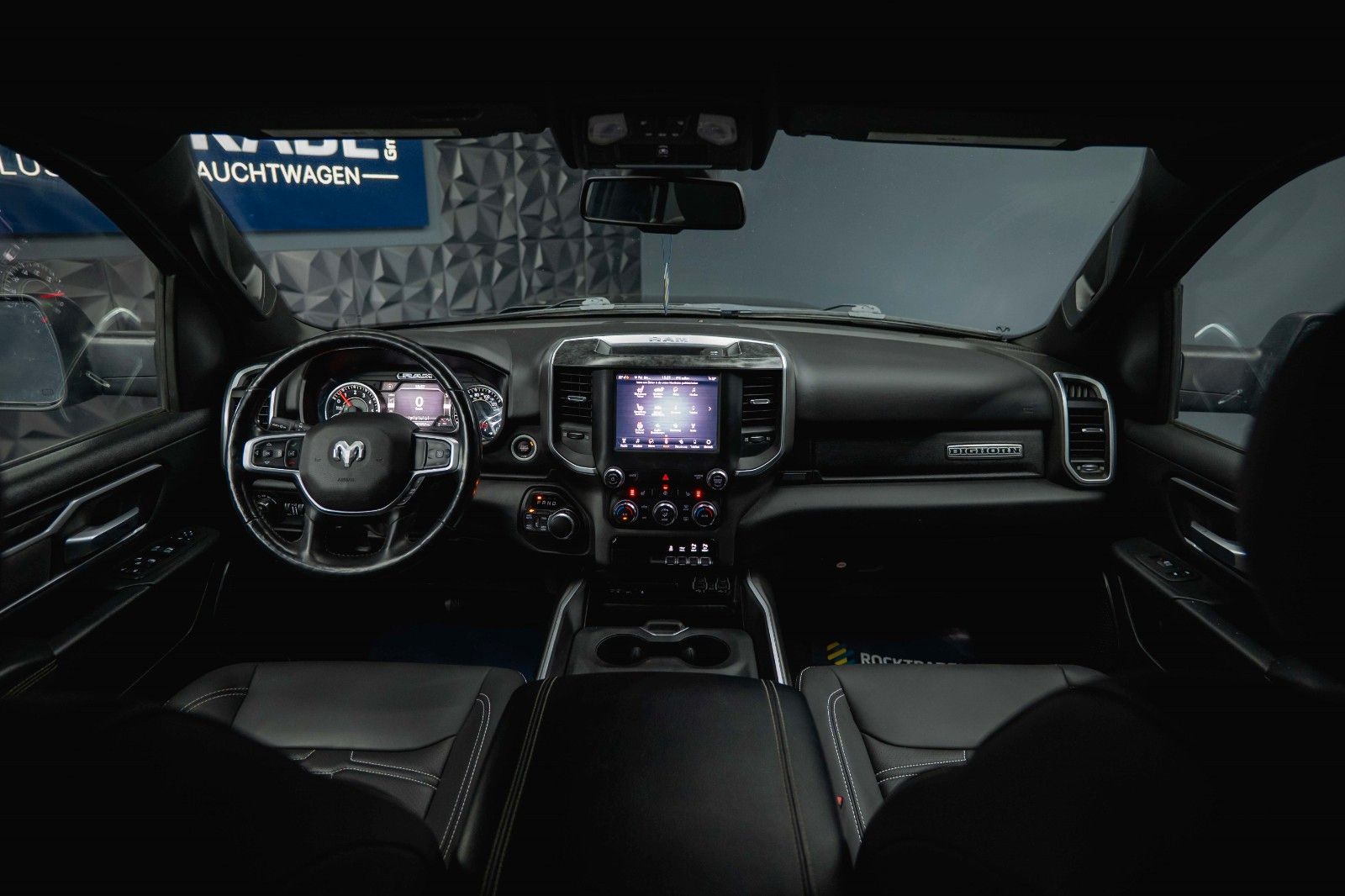 Fahrzeugabbildung Dodge RAM 5.7 V8 HEMI 4x4 OFFROAD Night-Paket *LED*