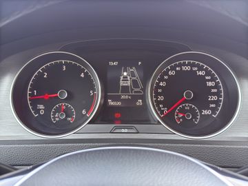 Volkswagen Golf VII Lim. 1.6 TDI DSG*PANO*XENON*PARKPILOT