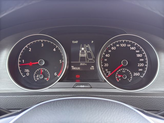 Volkswagen Golf VII Lim. 1.6 TDI DSG*PANO*XENON*PARKPILOT