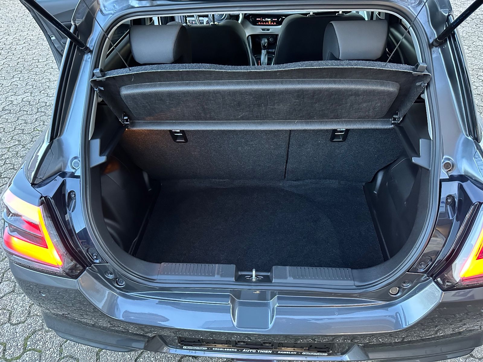 Fahrzeugabbildung Suzuki Swift 1.2 Dualjet Hybrid Comfort+ ACC/Navi/LED