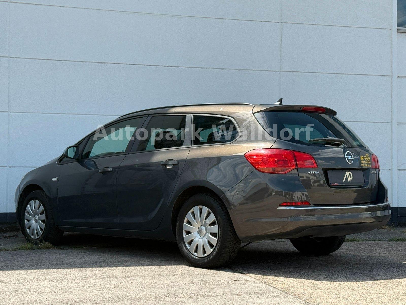 Opel Astra 2013 — photo 8