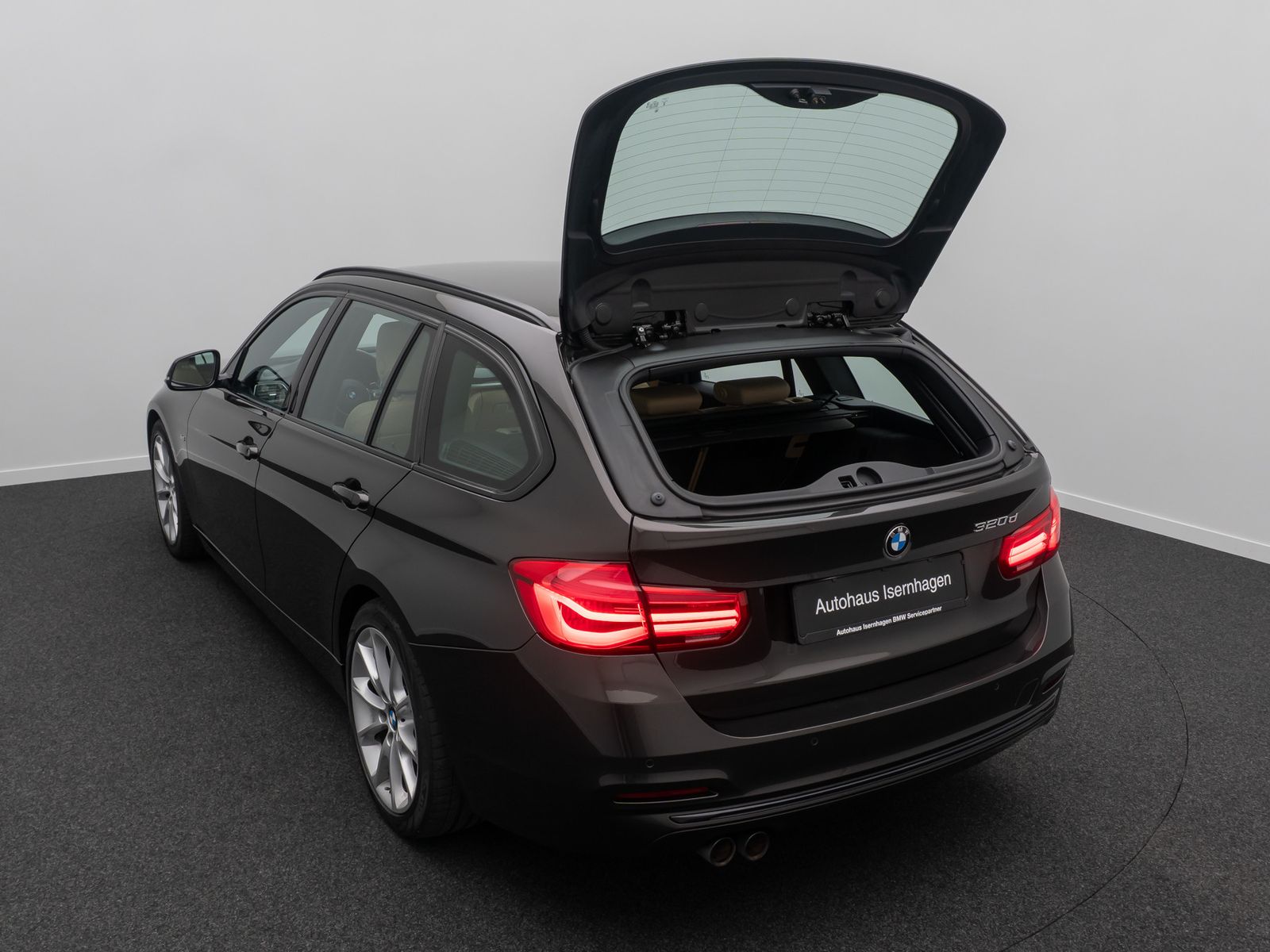 Fahrzeugabbildung BMW 320d SportLine Kamera HiFi NaviPro Alarm Komfort