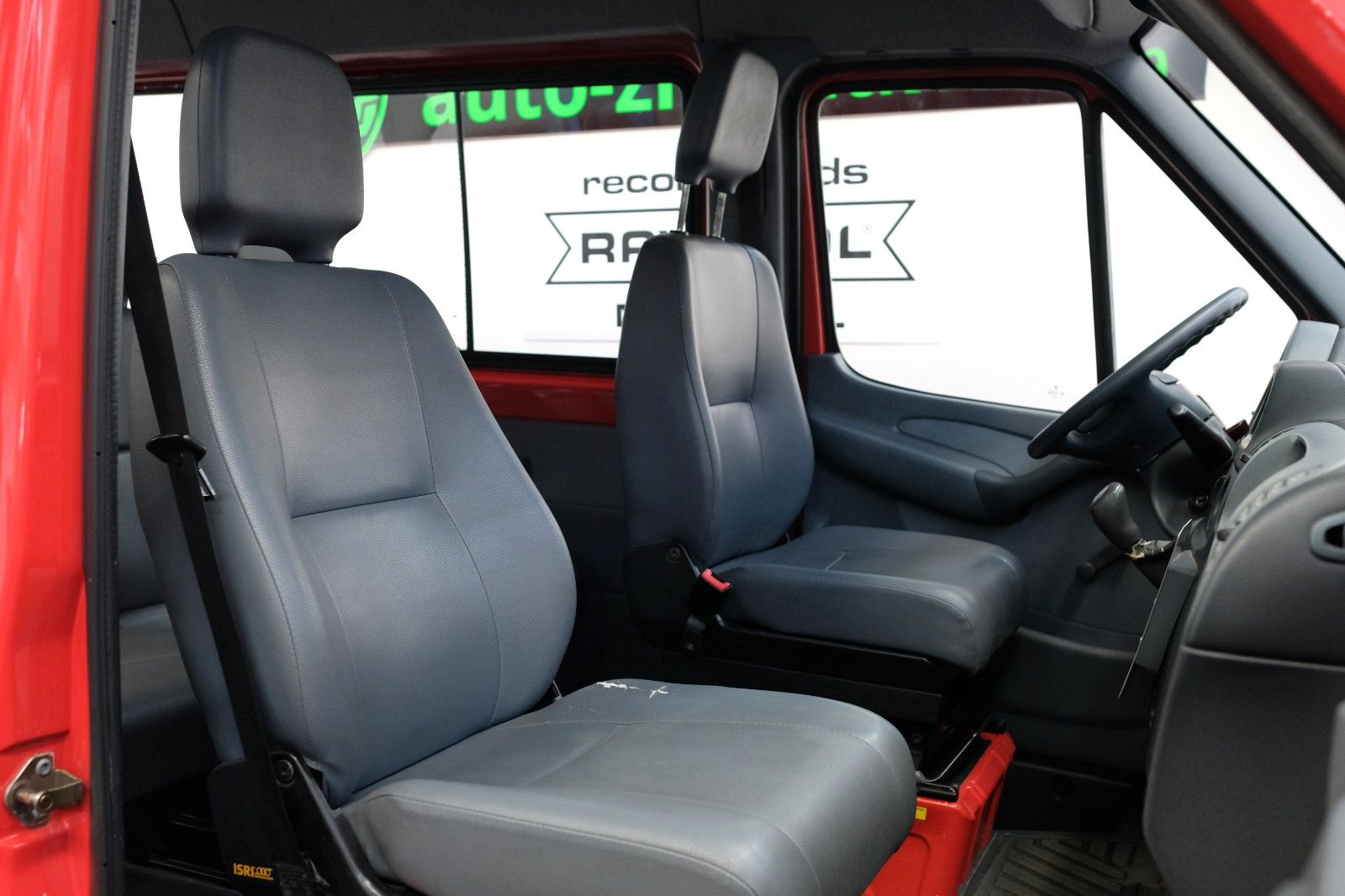 Fahrzeugabbildung Mercedes-Benz Sprinter Kombi 211 CDI 8-Sitzer EX-FEUERWEHR