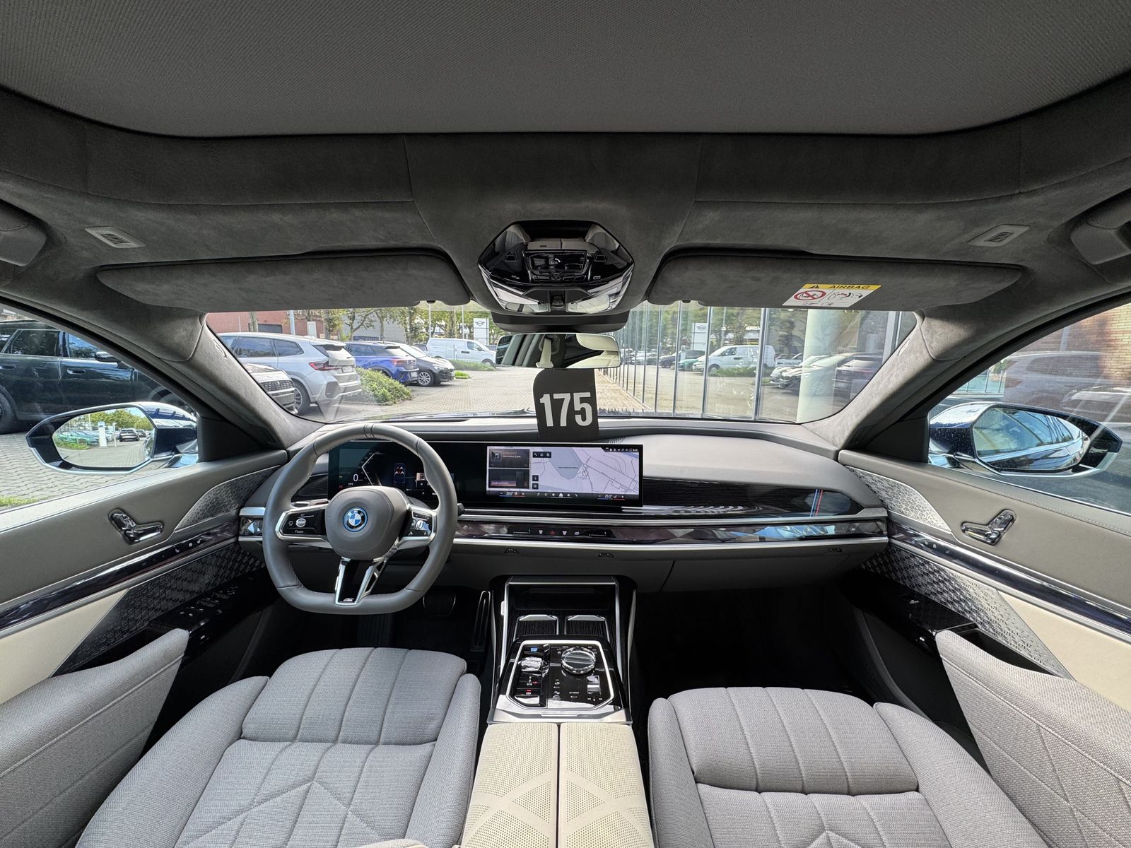 BMW i7 xDrive60 M Sport B&W AHK TV Lounge Pano Massa foto 2