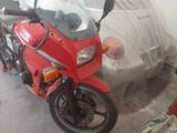 Kawasaki KAWASAKI GPZ 550 - KAWASAKI 1983