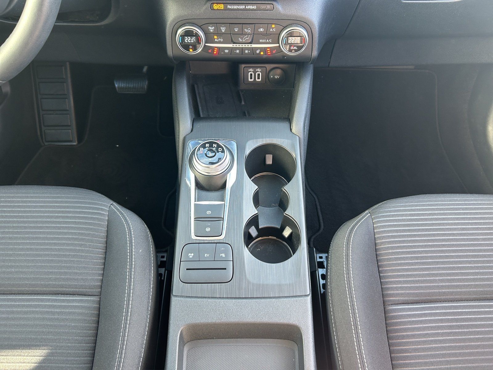 Fahrzeugabbildung Ford Kuga 2.5 PHEV Titanium Aut./LED/KAMERA/GRA/SHZ/