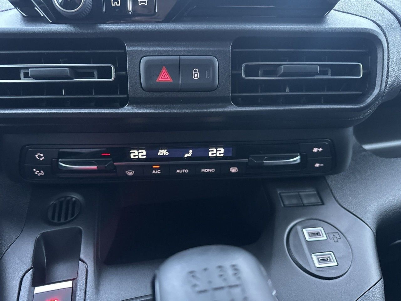 Fahrzeugabbildung Citroën Berlingo Kastenwagen M XTR Diesel 100