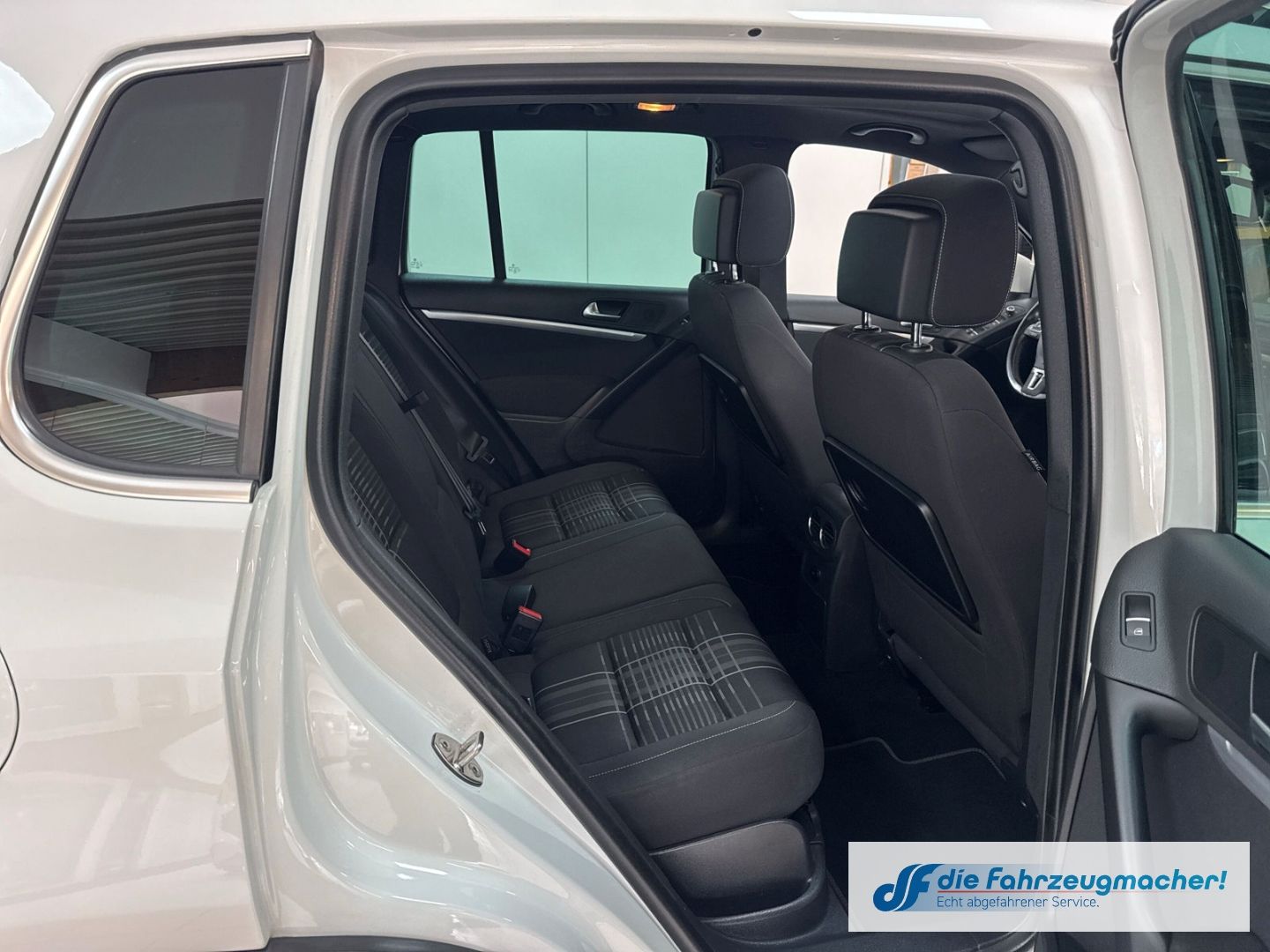 Fahrzeugabbildung Volkswagen Tiguan Lounge Sport & Style 4x4 AHK sch.