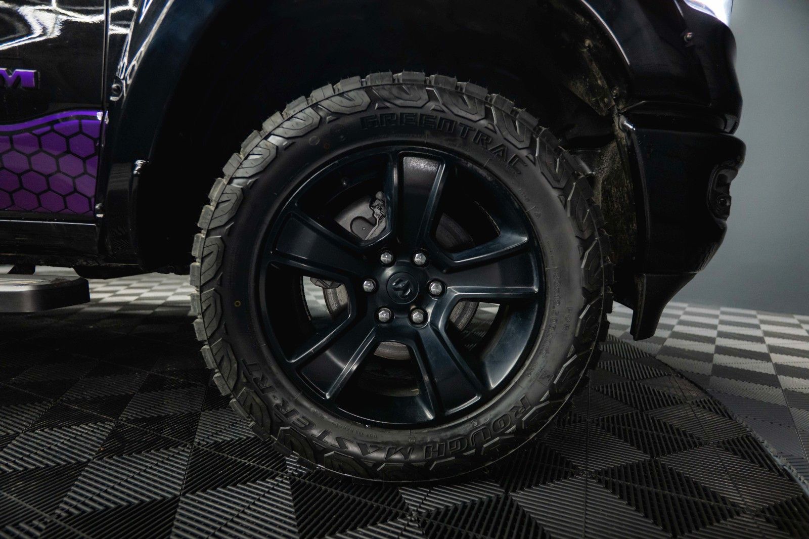 Fahrzeugabbildung Dodge RAM 5.7 V8 HEMI 4x4 OFFROAD Night-Paket *LED*19%