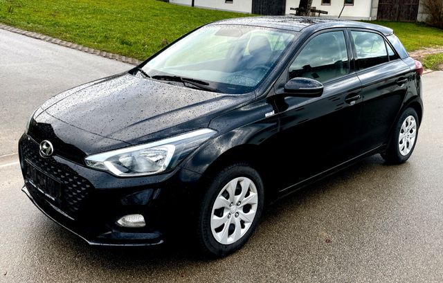 Hyundai i20 1.2 84PS Select Klima AHK 8fach