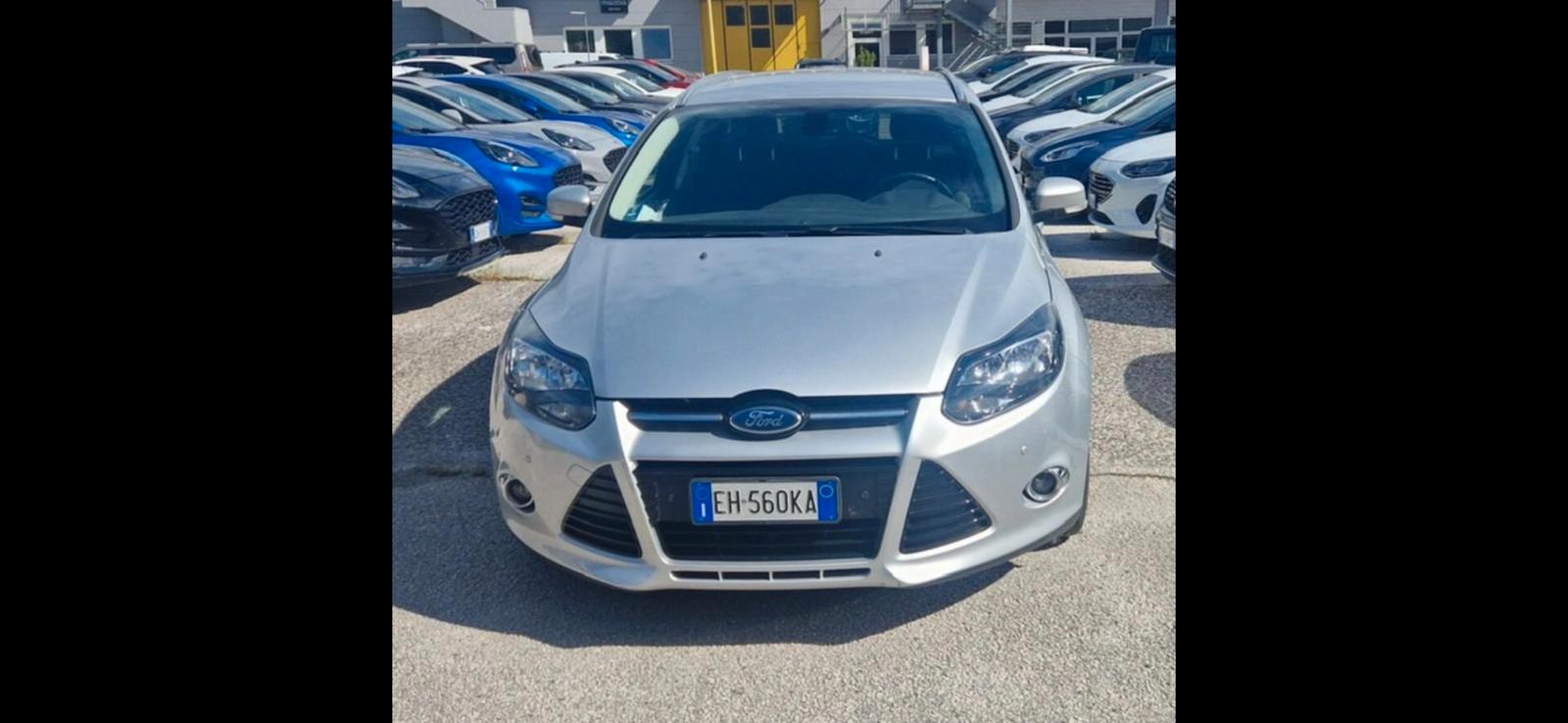 Ford Focus 2011 — вигляд ззаду