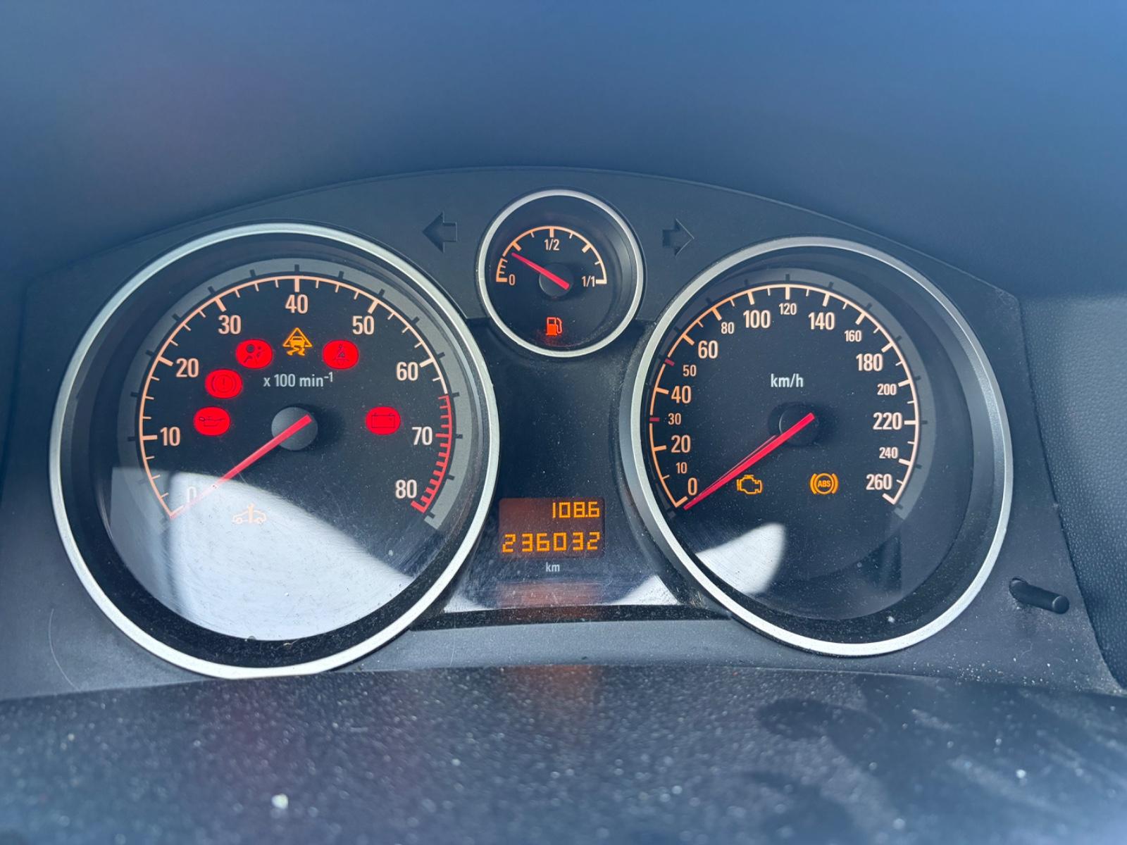 Opel Astra 2005 — photo 11