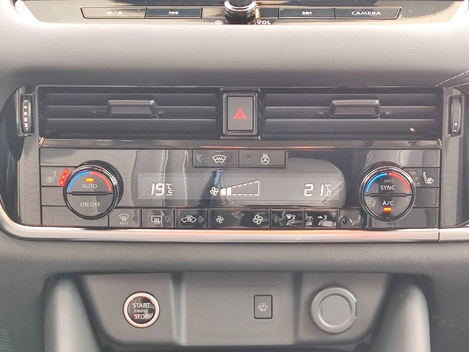 Fahrzeugabbildung Nissan Qashqai 1.3 DIG-T AT 4WD Tekna BOSE+PANO+WINTER