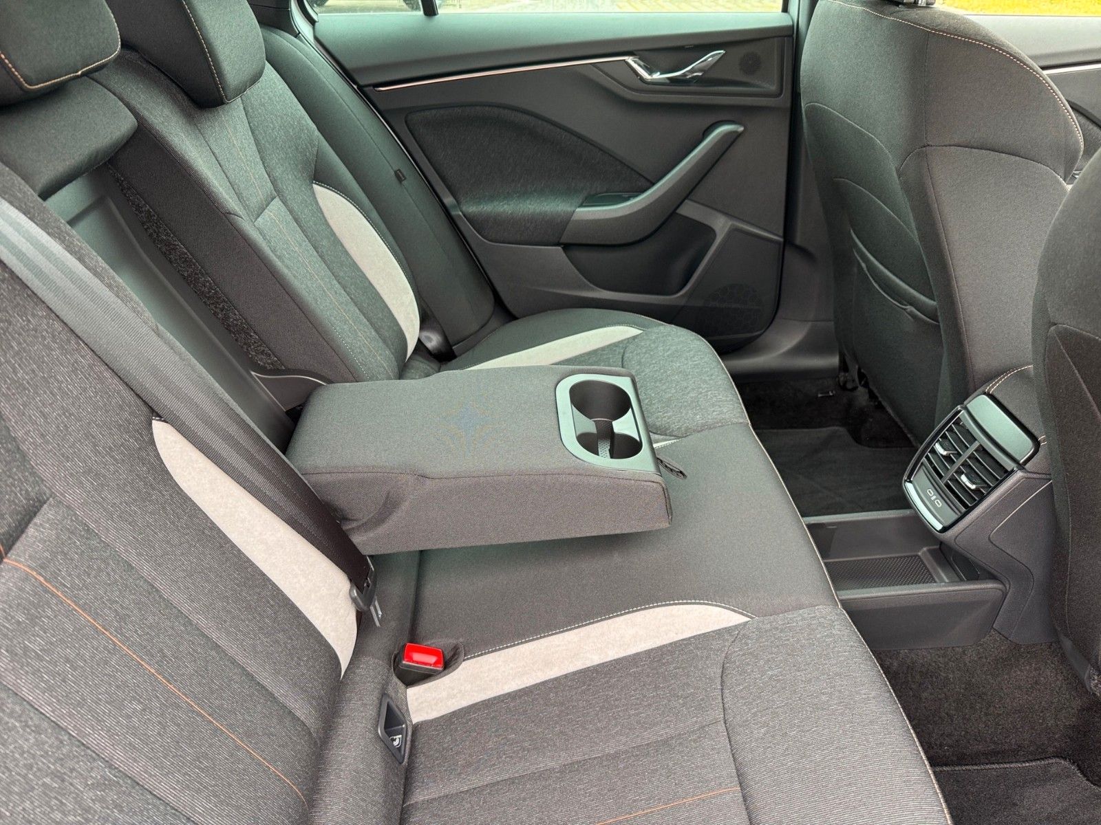 Fahrzeugabbildung SKODA Kamiq Selection 1.0 TSI *ACC*PANO*KAMERA*AMUNDSE
