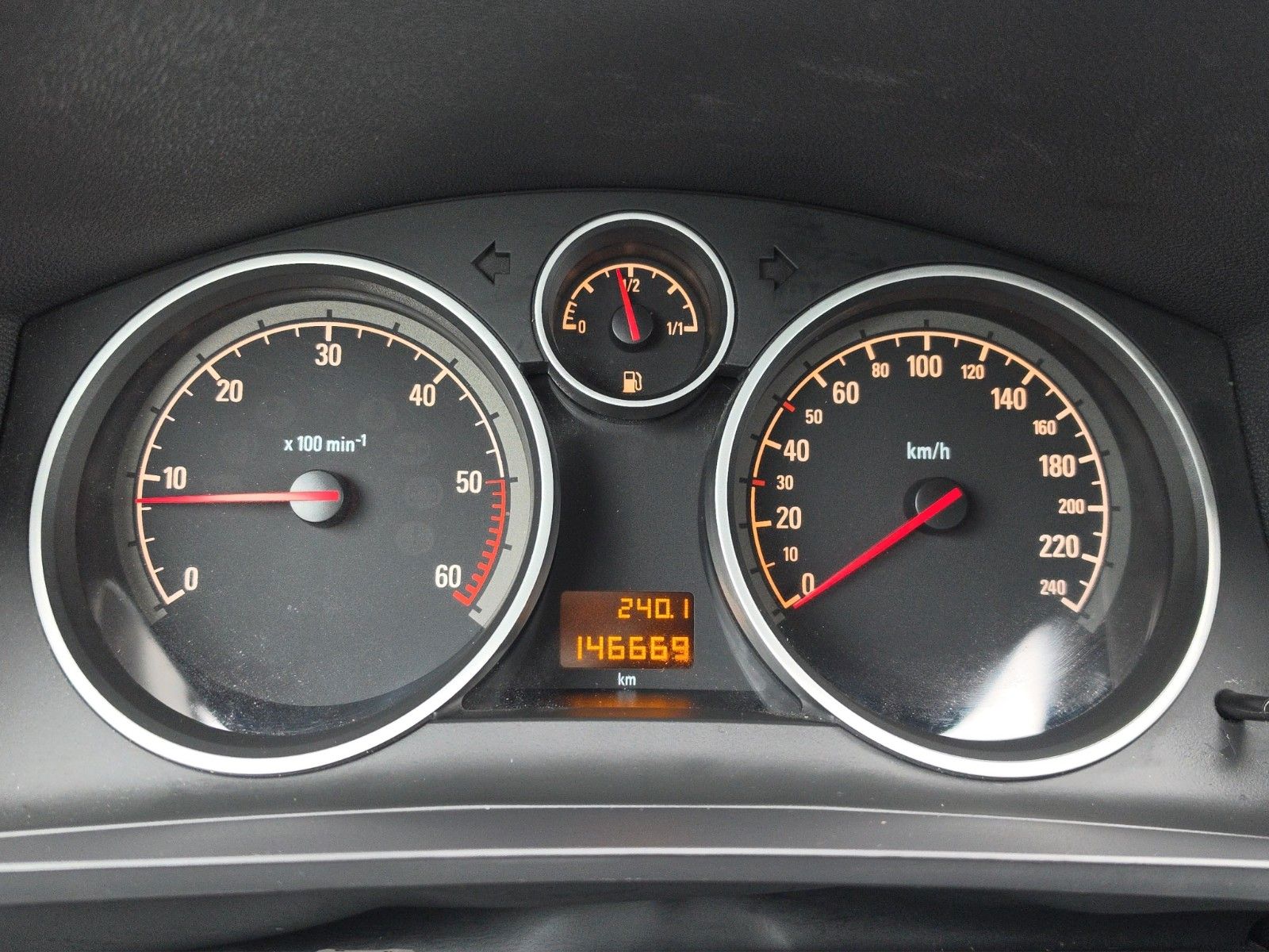 Fahrzeugabbildung Opel Zafira B Innovation "110 Jahre" 7-Sitzer 1.Hand